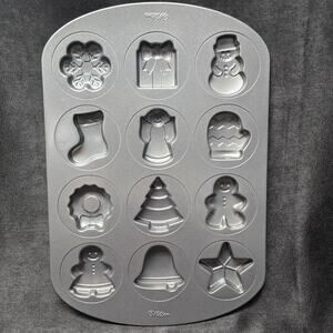 Wilton Cookie Pan Mold Christmas 12 Designs Tree Santa Gingerbread Stocking Star